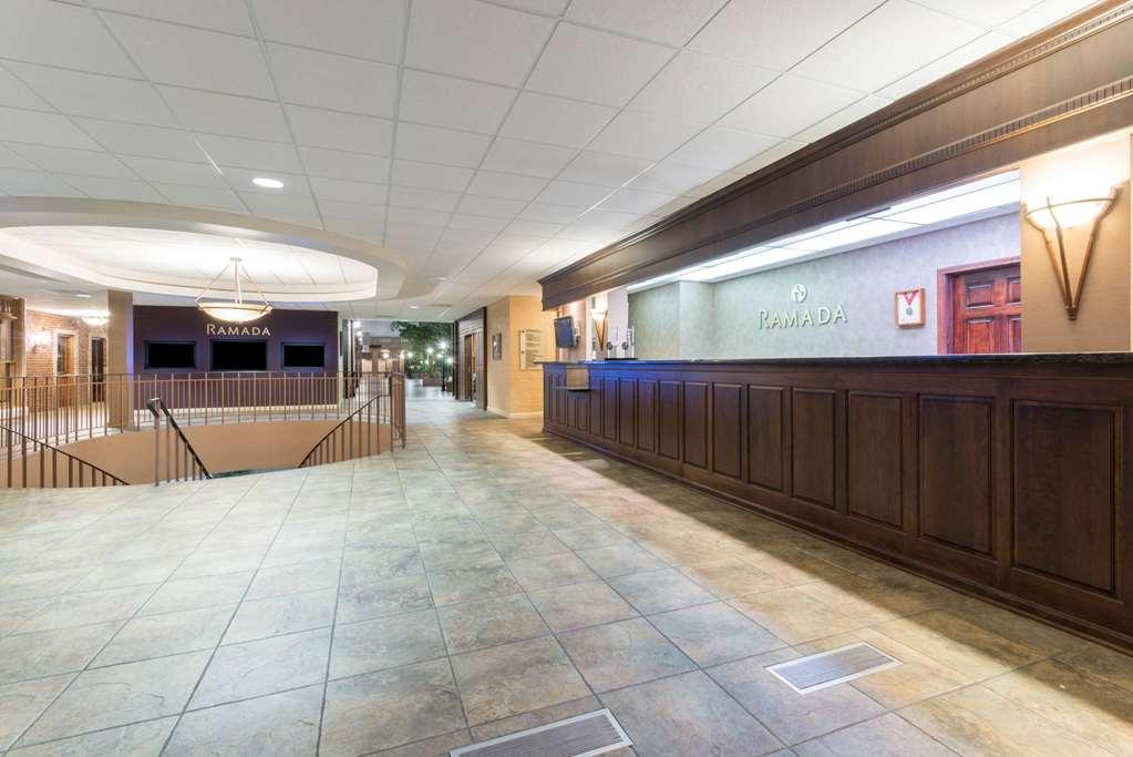 Ramada By Wyndham Topeka Downtown Hotel & Convention Center Interior photo