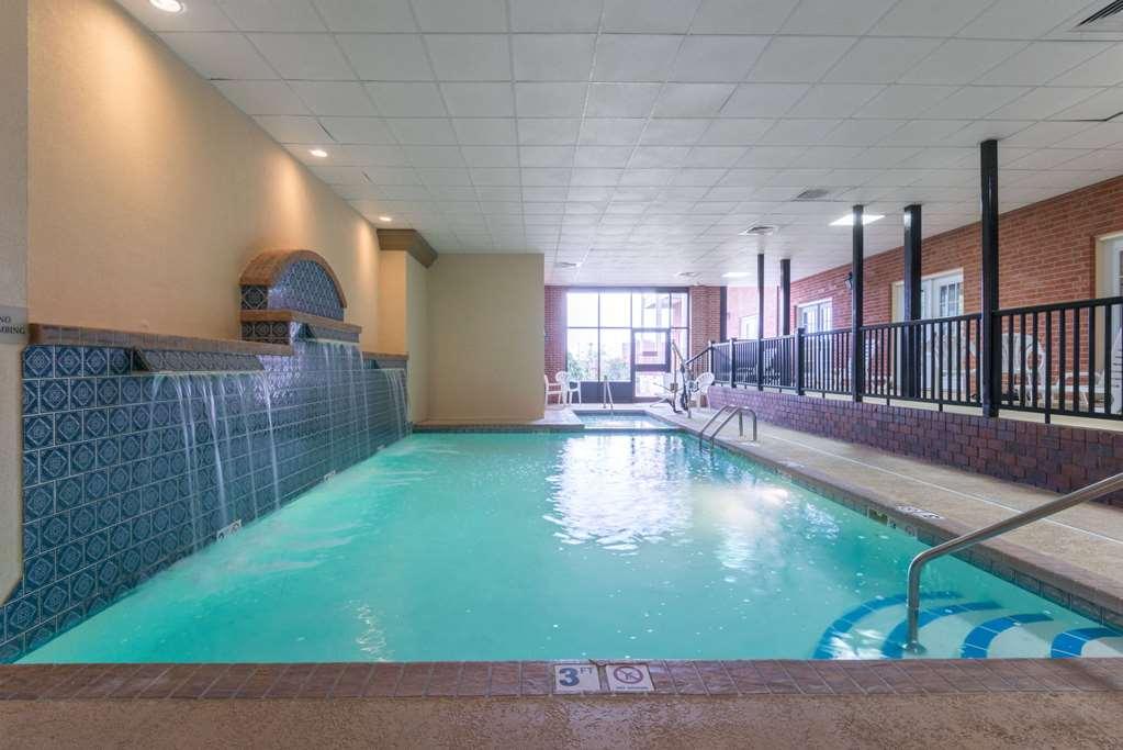 Ramada By Wyndham Topeka Downtown Hotel & Convention Center Facilities photo