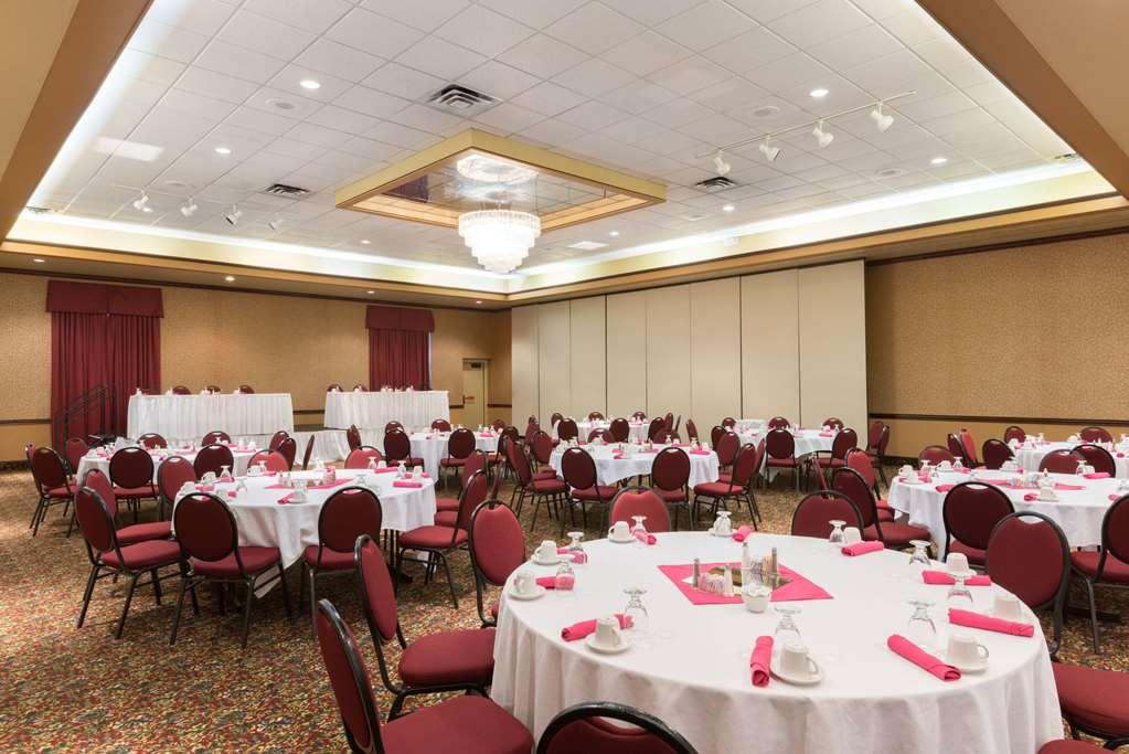 Ramada By Wyndham Topeka Downtown Hotel & Convention Center Facilities photo