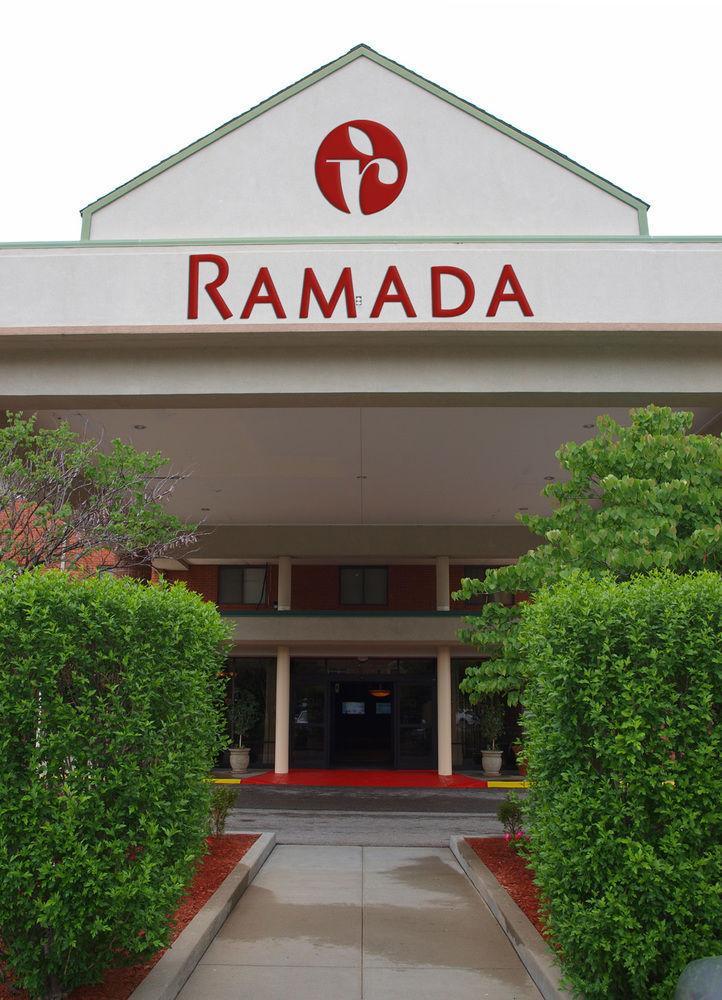 Ramada By Wyndham Topeka Downtown Hotel & Convention Center Exterior photo